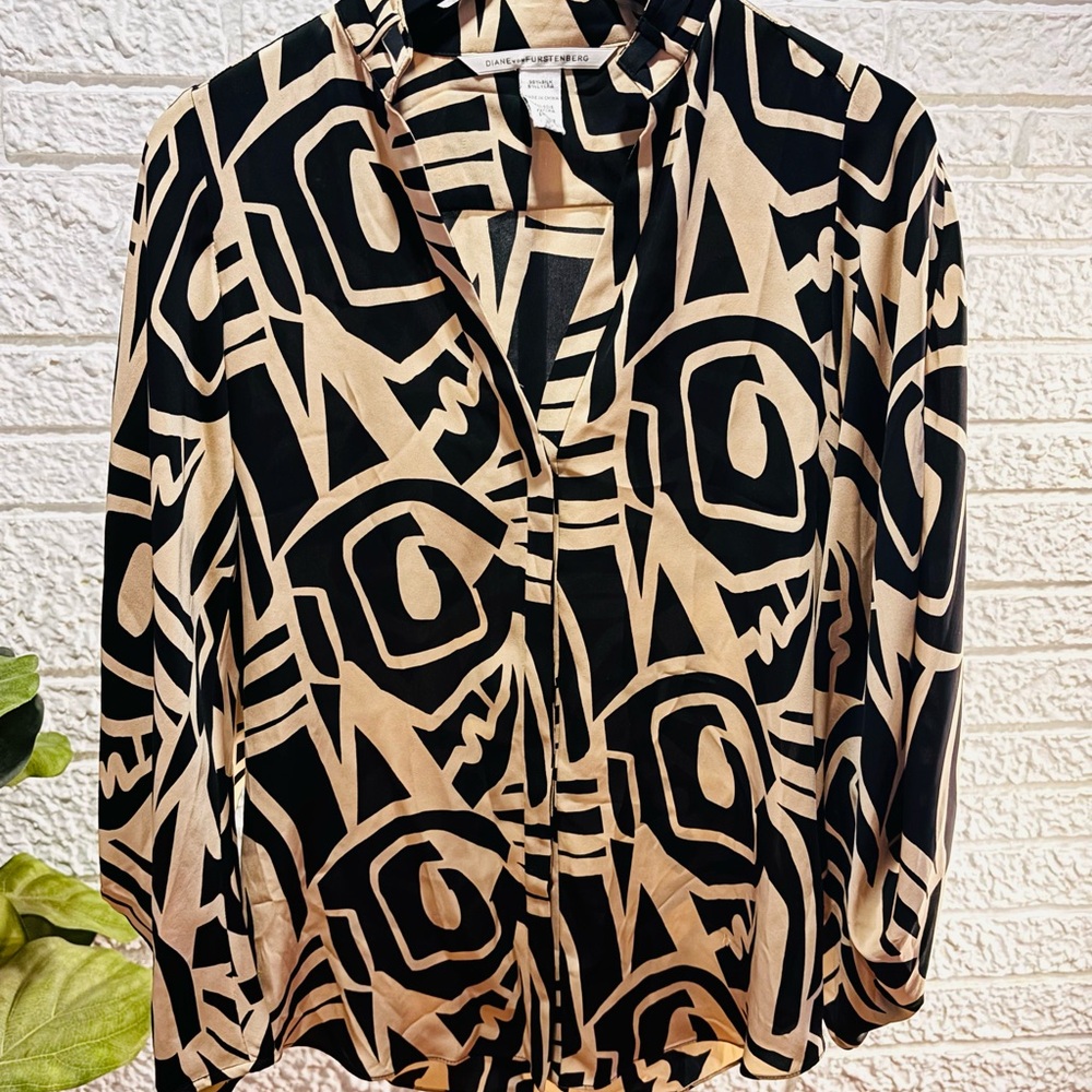 Diane Von Furstenberg Black and Cream Abstract Blouse